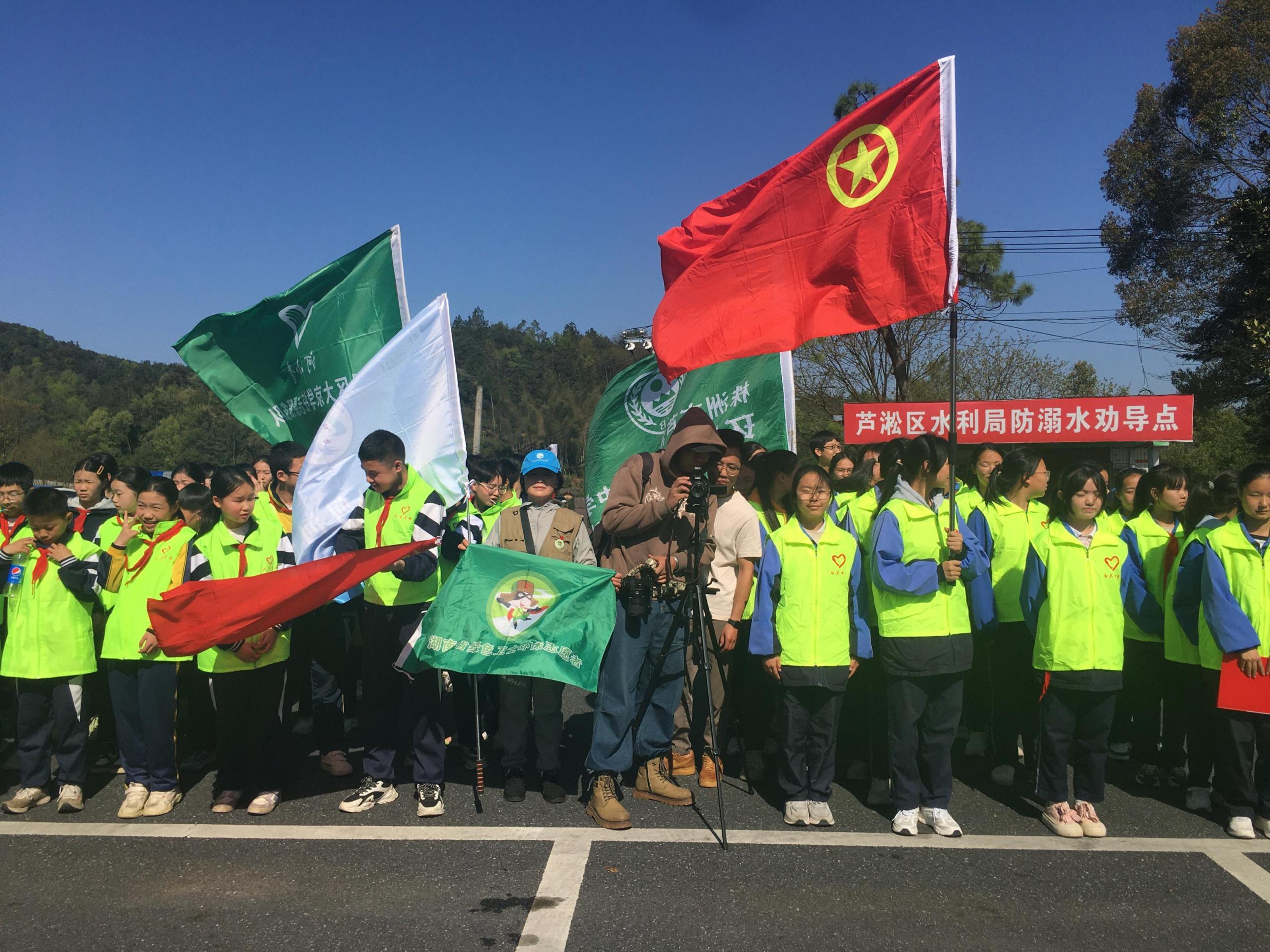 1711954858333025908.jpg 4.1株洲大队参与芦淞区放鱼2.jpg