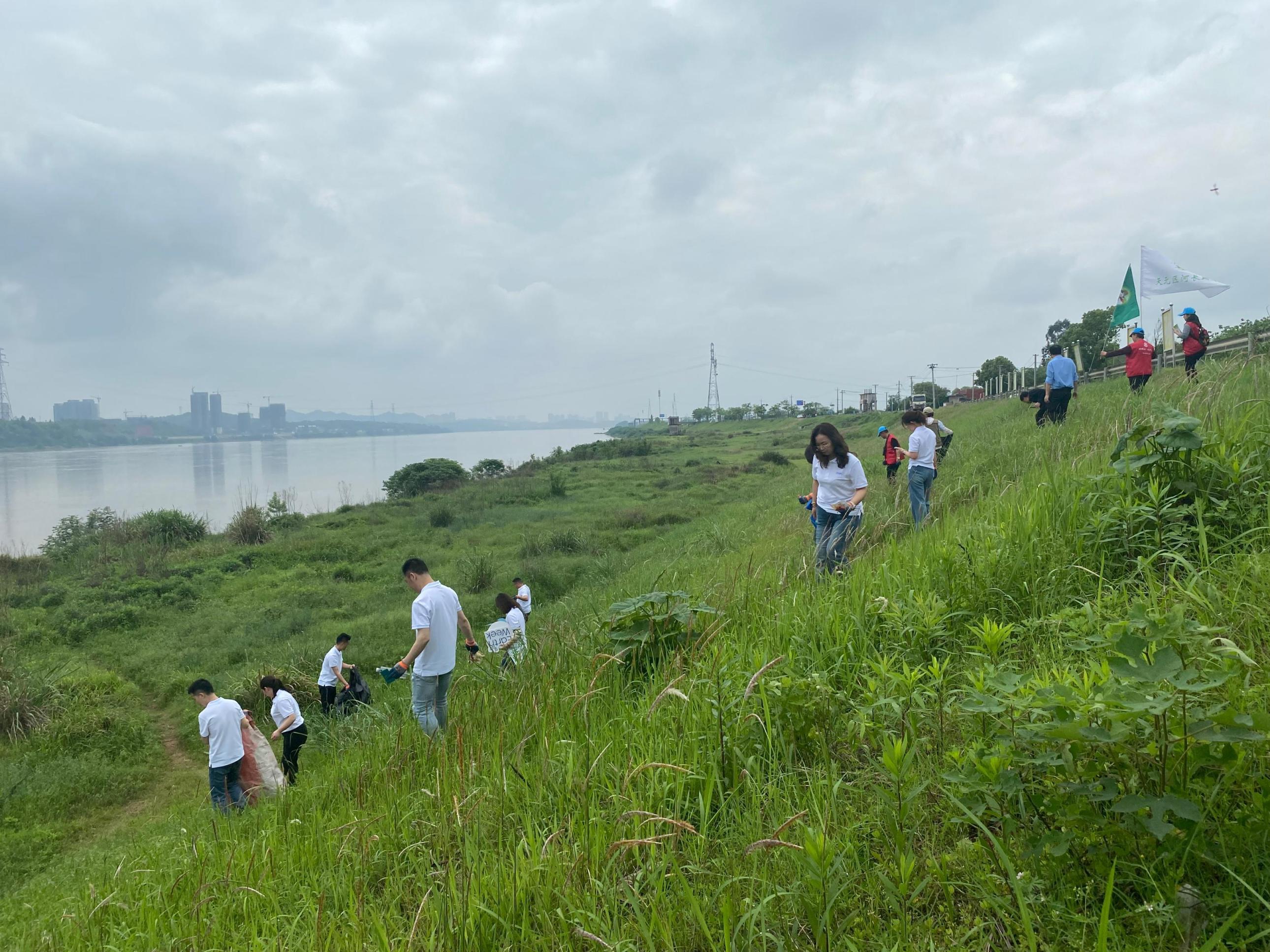 1713780163187004946.jpg 4.22世界地球日株洲大队5.jpg