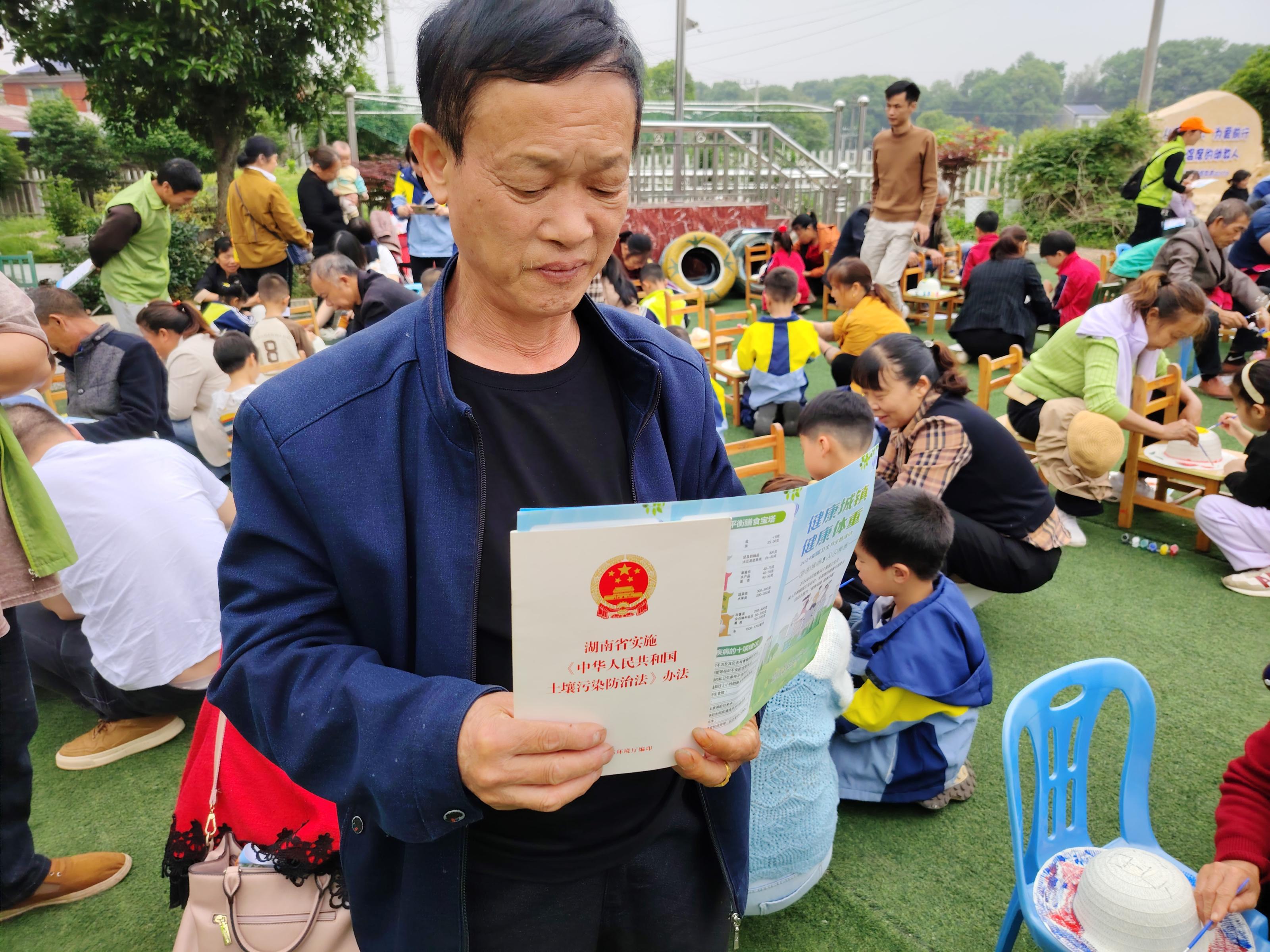 1713843316646001196.jpg 4.23桃江普法宣传2.jpg