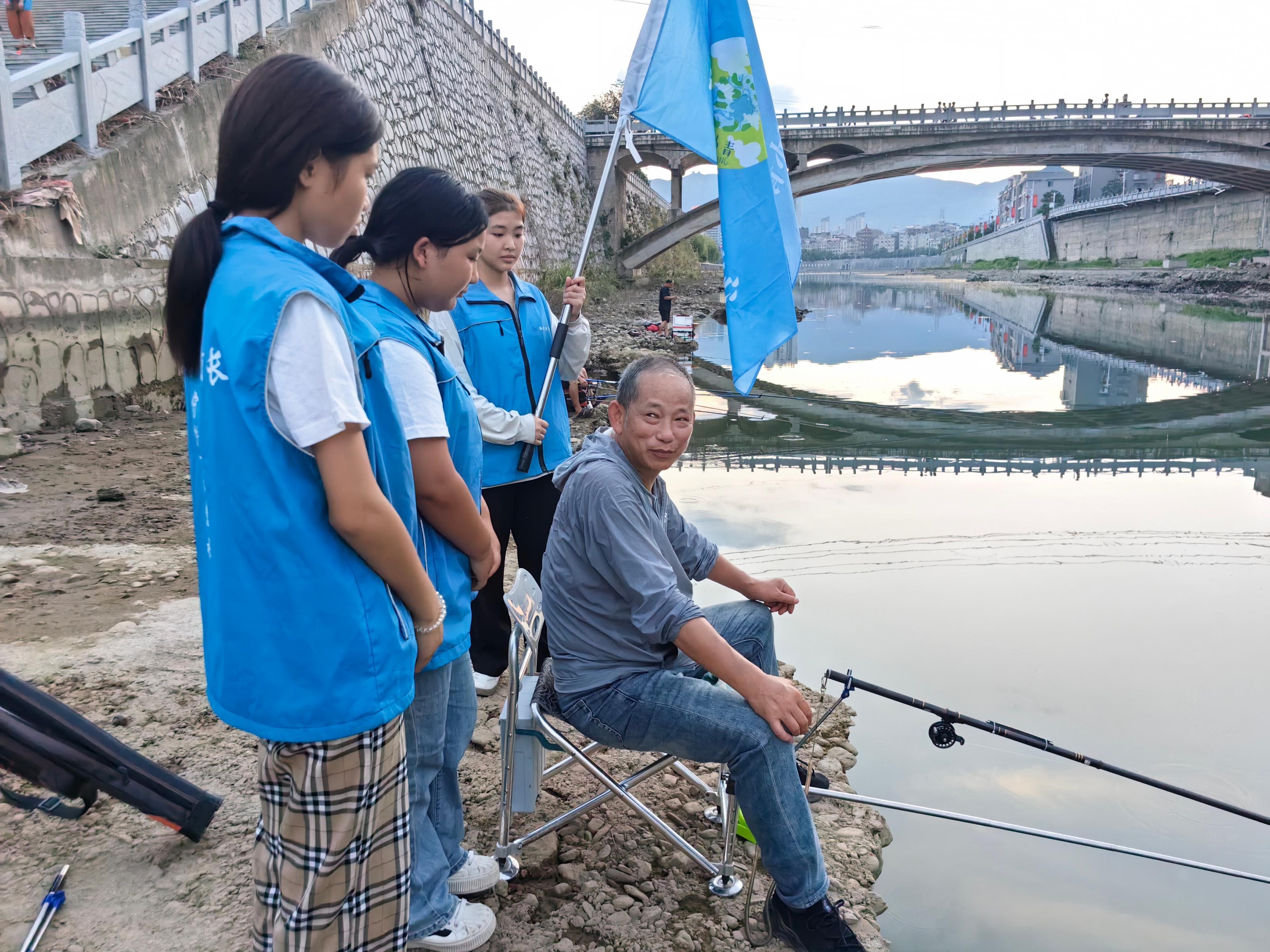 1724926670598050490.jpg 8.28溆浦清楚护河2.jpg