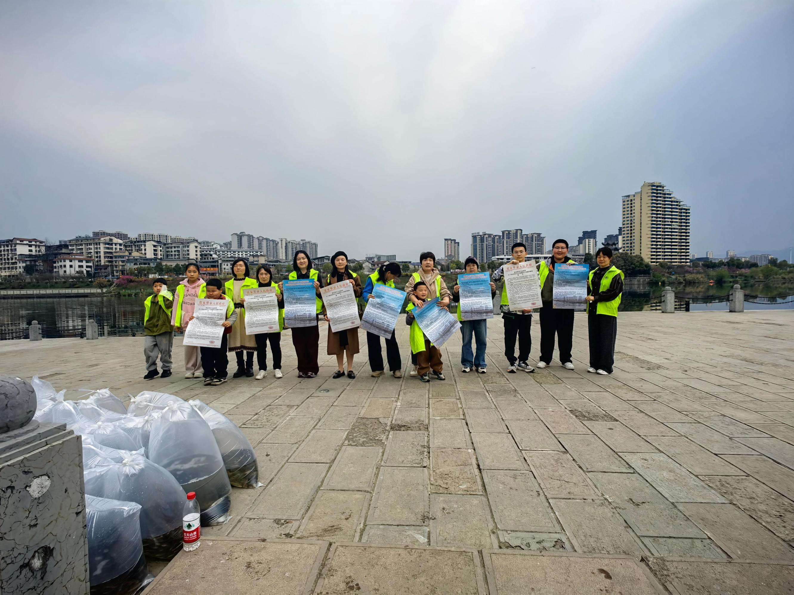 1742807554115093595.jpg 3.24张家界净滩护水2.jpg